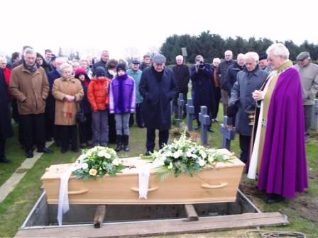 Kloosterkerkhof van de Witte Paters te Heythuysen